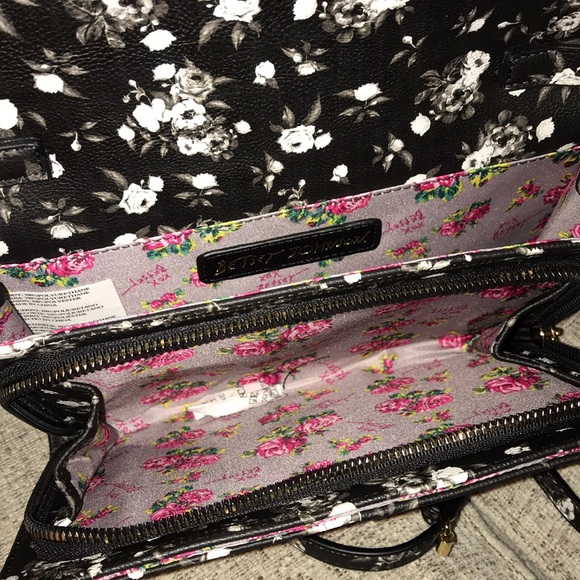 Betsey Johnson black white floral bow crossbody - Picture 6 of 8